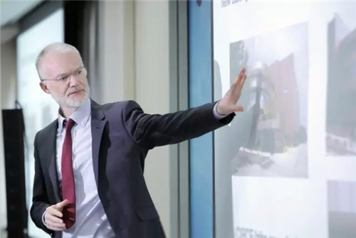 剑桥专家来无限极进行学术交流