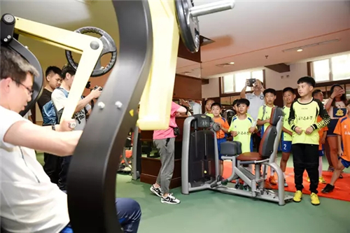 迎“六一” 天津权健足球俱乐部邀请岳阳道小学足球队参观训练