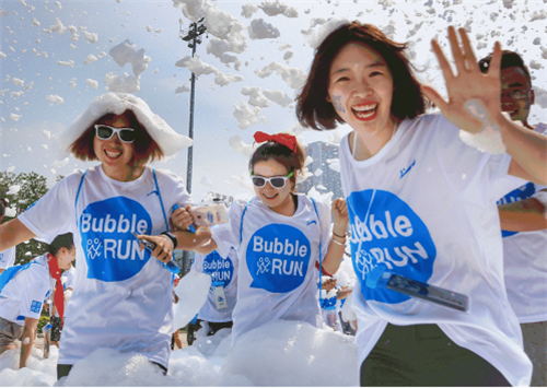如新携手泡泡跑 点燃沈阳初夏假期