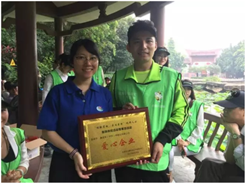 康宝莱东莞分公司献爱心，陪同视障人士户外一日游