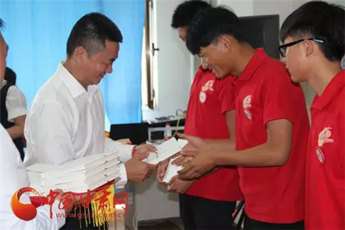 无限极甘肃“助学圆梦” 黄健龙客座教授传授＂思利及人＂