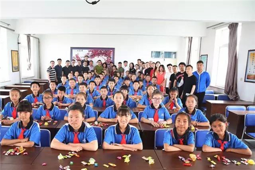 2017让爱传出去 ——尚赫第98所小学举行揭牌仪式