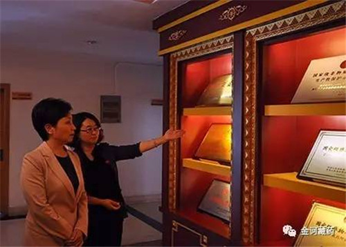 青海省委常委王宇燕来金诃藏药调研工作