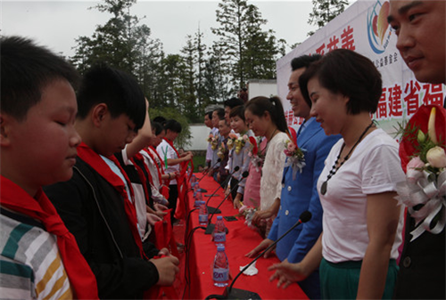 让爱传出去——第99所尚赫郑武强小学揭牌仪式隆重举行