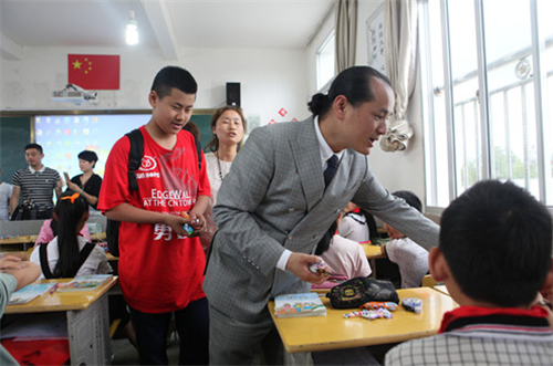 让爱传出去——第99所尚赫郑武强小学揭牌仪式隆重举行