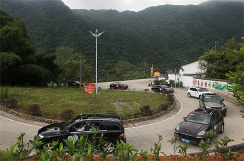 2017让爱传出去 ——第101所尚赫曹文爱小学揭牌仪式举行