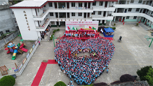 2017让爱传出去 ——第101所尚赫曹文爱小学揭牌仪式举行