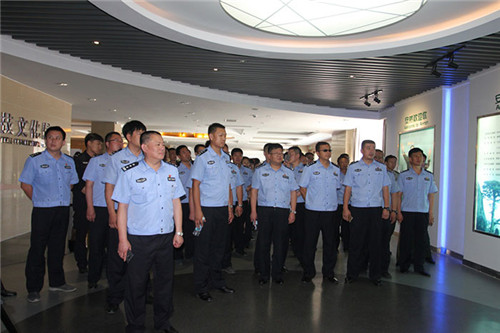 威海经区公安局领导一行莅临安然公司参观指导