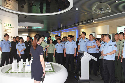 威海经区公安局领导一行莅临安然公司参观指导