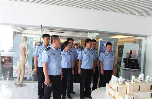 威海经区公安局领导一行莅临安然公司参观指导