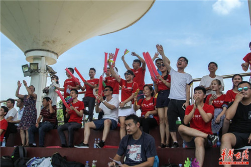 完美杯媒体足球赛收官 体产协会/东风日产联队夺联队赛冠军