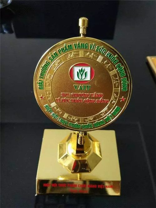 权健产品获得越南2017“对人民健康优质产品”金奖