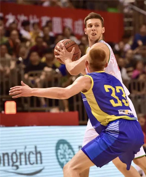 隆力奇倾情助力八国男篮争霸赛完美落幕