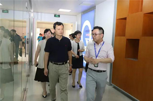 共青团江苏省委书记王伟一行调研隆力奇