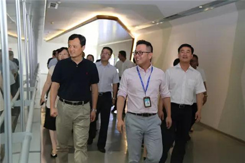 共青团江苏省委书记王伟一行调研隆力奇