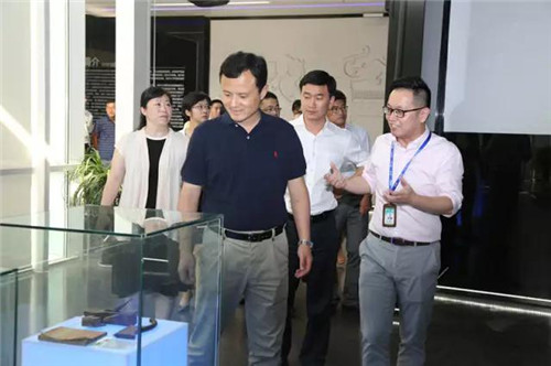 共青团江苏省委书记王伟一行调研隆力奇