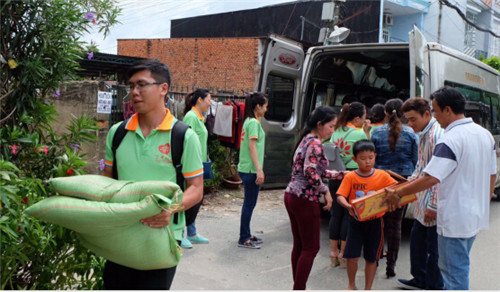 跨出国门散播爱心 炎帝探访越南明心孤儿院