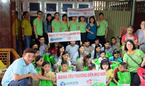 跨出国门散播爱心 炎帝探访越南明心孤儿院