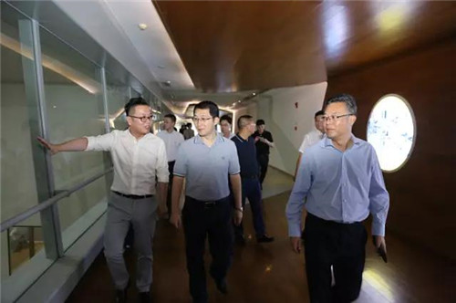 苏州市委常委、副市长吴庆文一行调研隆力奇