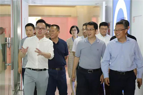 苏州市委常委、副市长吴庆文一行调研隆力奇