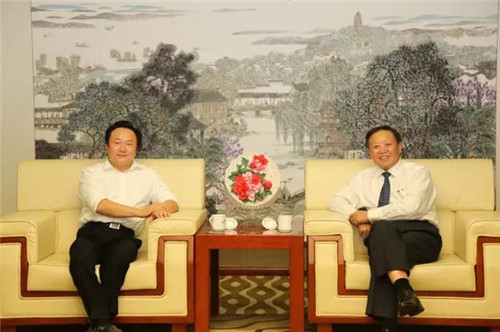 世界联合学院UWC董事长王嘉鹏一行考察隆力奇