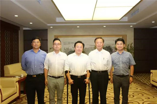 世界联合学院UWC董事长王嘉鹏一行考察隆力奇