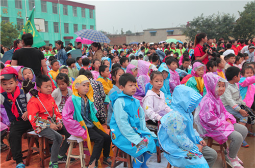 2017让爱传出去——第112所尚赫颜妮小学揭牌仪式举行