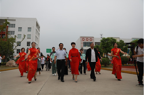 2017让爱传出去——第122所尚赫王茹实验小学揭牌