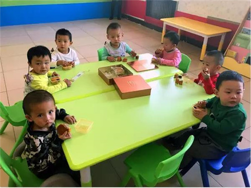 完美携手三晋都市报社中秋慰问听障儿童