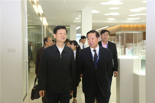 江苏省旅游协会会长张卫国一行考察隆力奇