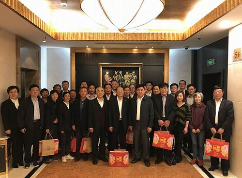 提前欢度佳节 安惠公司开展重阳节慰问活动