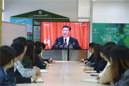 隆力奇热烈祝贺党的十九大胜利召开