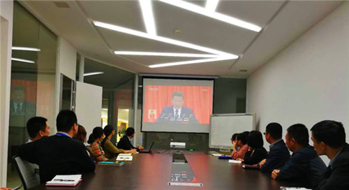 隆力奇热烈祝贺党的十九大胜利召开