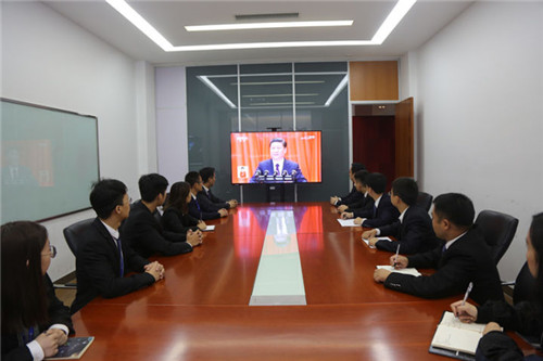 隆力奇热烈祝贺党的十九大胜利召开