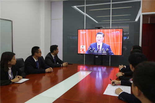 隆力奇热烈祝贺党的十九大胜利召开