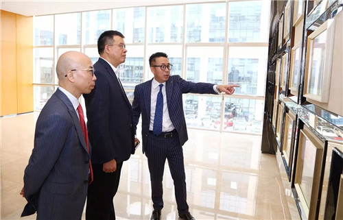 盐城开发区光电产业园周翔书记一行莅临绿叶视察指导