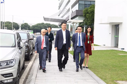 盐城开发区光电产业园周翔书记一行莅临绿叶视察指导