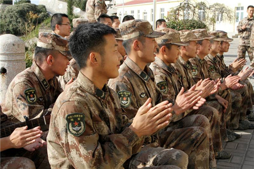 新时代国珍志愿者艺术团公益慰问中国人民解放军驻岛官兵