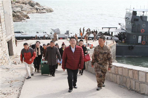 新时代国珍志愿者艺术团公益慰问中国人民解放军驻岛官兵