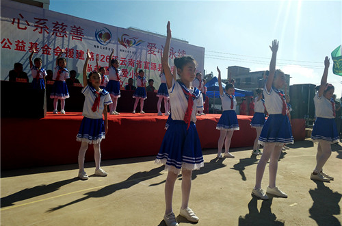 2017让爱传出去 ——第126所尚赫曹文爱小学成功揭牌