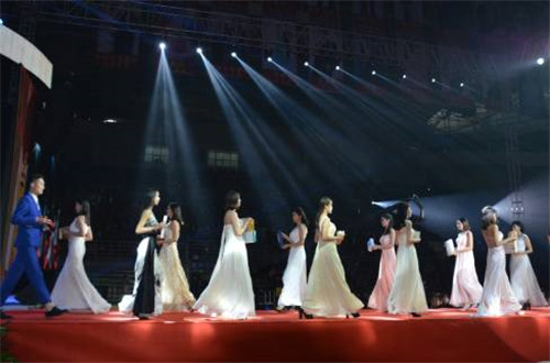 炎帝生物慧泽国际系统五周年暨表彰盛典在株洲体育中心拉开帷幕