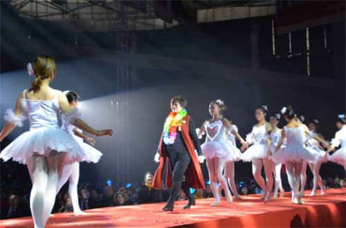 炎帝生物慧泽国际系统五周年暨表彰盛典在株洲体育中心拉开帷幕