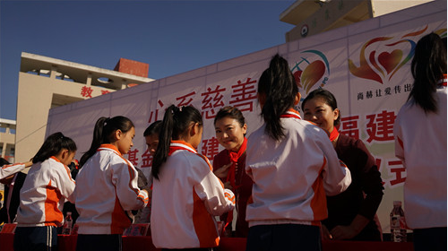 2017让爱传出去 ——第136所尚赫颜妮小学成功揭牌