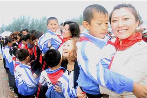 2017让爱传出去 ——第136所尚赫颜妮小学成功揭牌