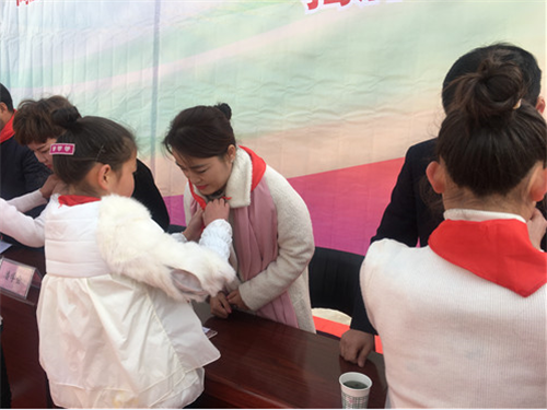 2017让爱传出去 ——第137所尚赫孙井凤小学成功揭牌