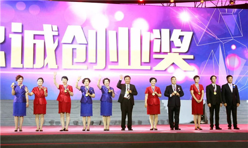 喜迎十年盛典！太阳神晟虹家园万人年会闪耀东莞