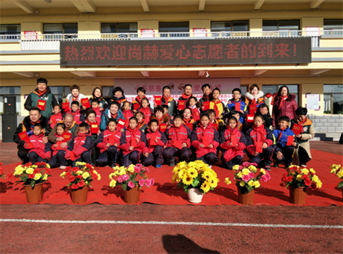 2017让爱传出去 ——董丽萍寰宇双钻大使两所尚赫公益小学成功揭牌