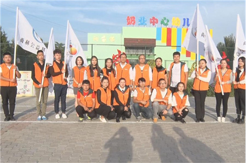 2017让爱传出去 ——董丽萍寰宇双钻大使两所尚赫公益小学成功揭牌