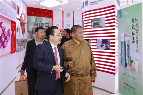 高僧大德，西藏藏传佛教格西拉让巴代表团参访龙润和理想