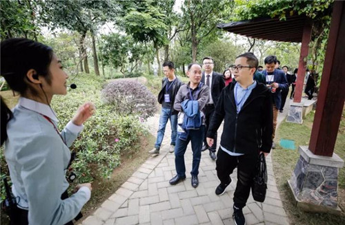 百名网络媒体总编走进无限极新会生产基地